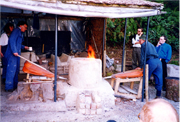 Reconstrucción experimental de un horno tipo haizeola,  Plas Tan y Bwlch (Gales, 1997)
